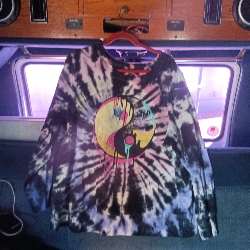 "Lovesick" Tie-Dye Sweatshirt with Dripping Yin Yang